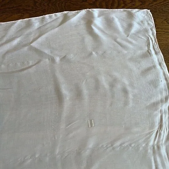 Vintage light pink very large thin polyester or silk scarf - Picture 5 of 10